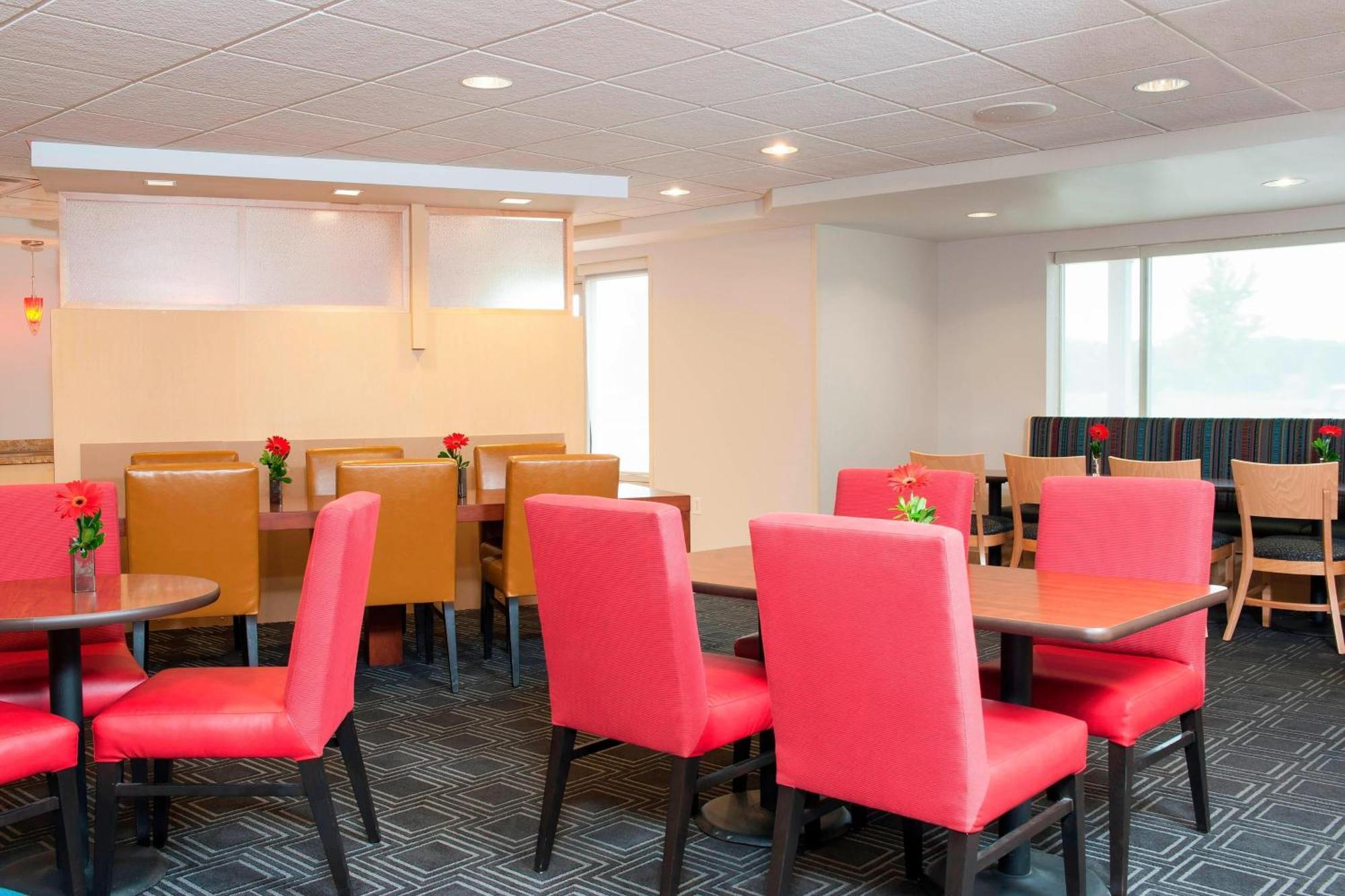 Towneplace Suites Des Moines Urbandale Джонстон Экстерьер фото